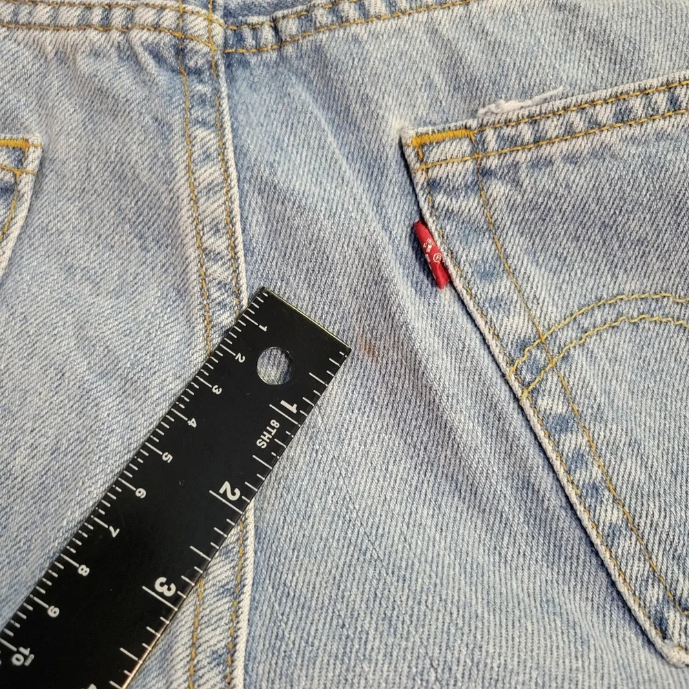 Levis 550 Relaxed Fit Light Wash Denim Jeans Mens 31x32 Vintage Style Y2K
